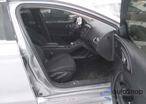 2015 Chrysler 200 Lx z USA, uszkodzony, nr VIN 1C3CCCFB7FN597100